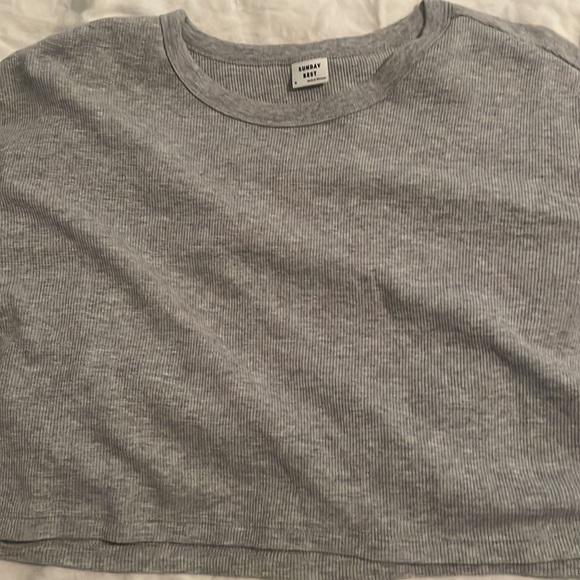 Grey long sleeved Aritizia shirt - Picture 2 of 8